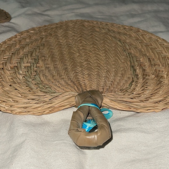 SET OF 4 Brand NEW WICKER HAND FANS With BLUE RIBBONS which can be taken off. - Picture 10 of 10